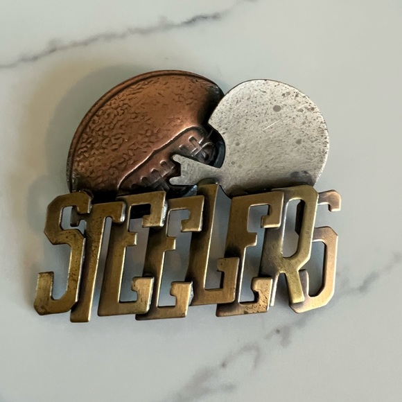 Pittsburgh Steelers pin - Picture 1 of 2